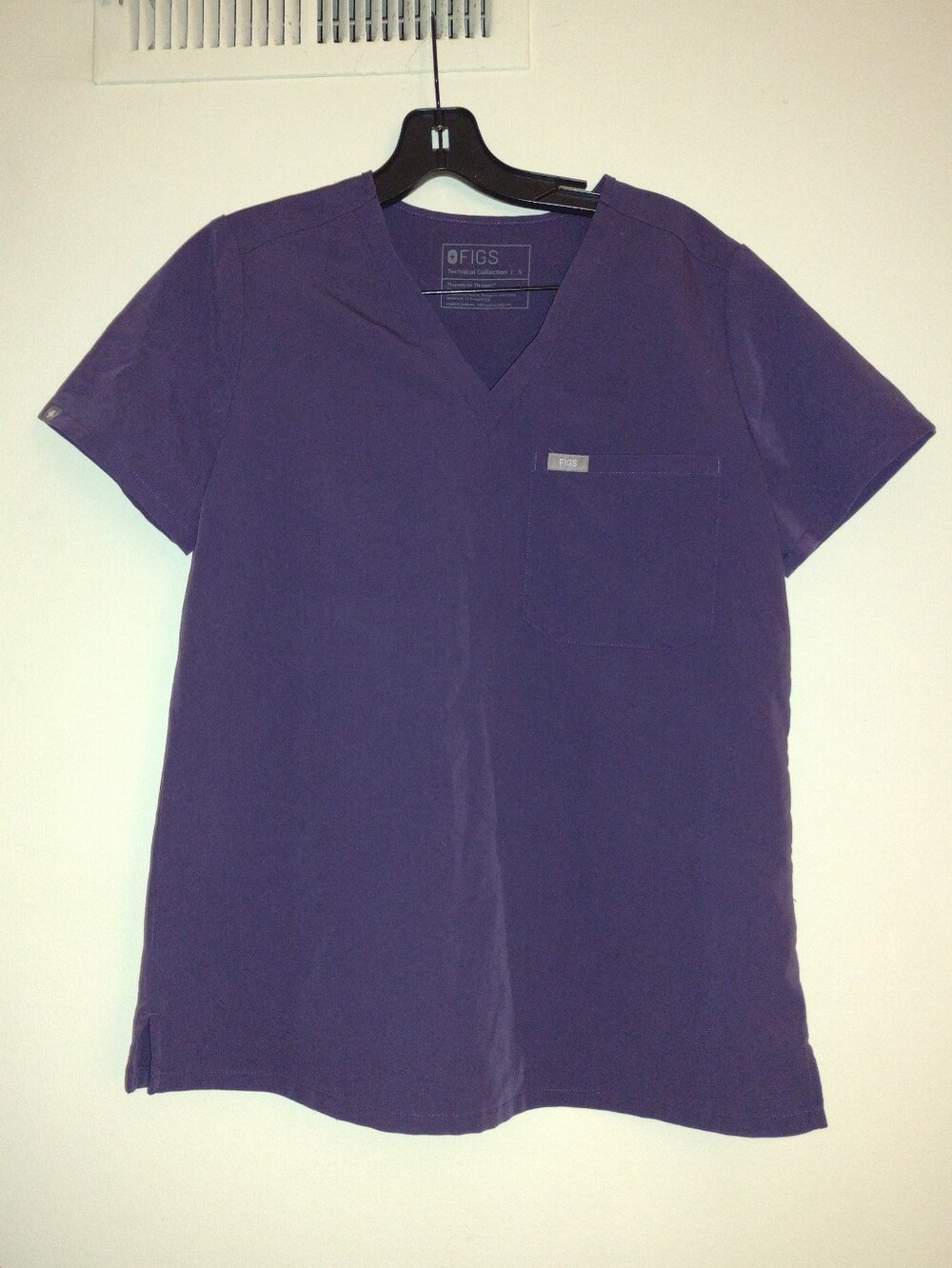 FIGS Scrub Top Sz Sm Purple Fig